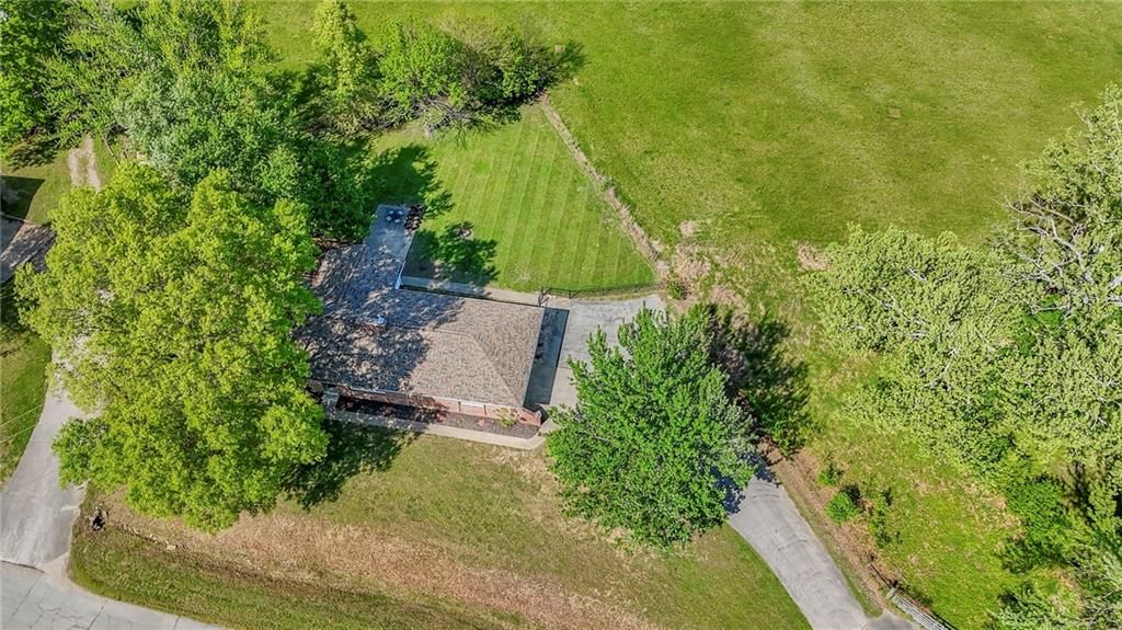 704 N Urich Road — photo 46