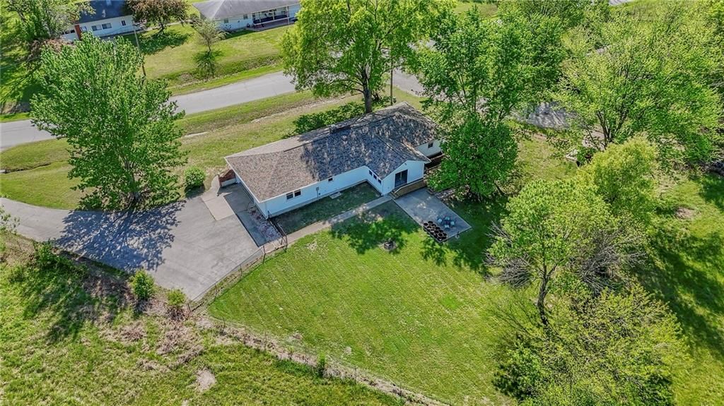 704 N Urich Road — photo 49