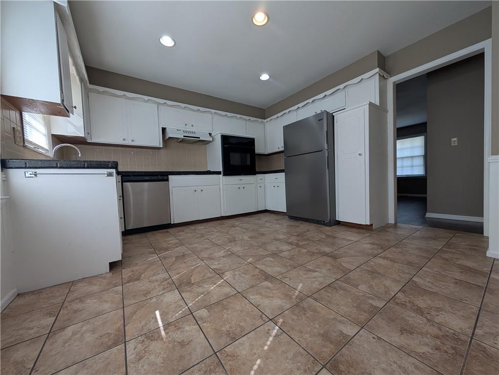 8414 Travis Lane — photo 2