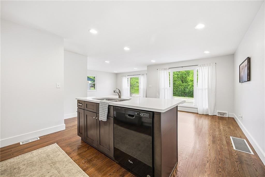 2515 Lexington Avenue — photo 9