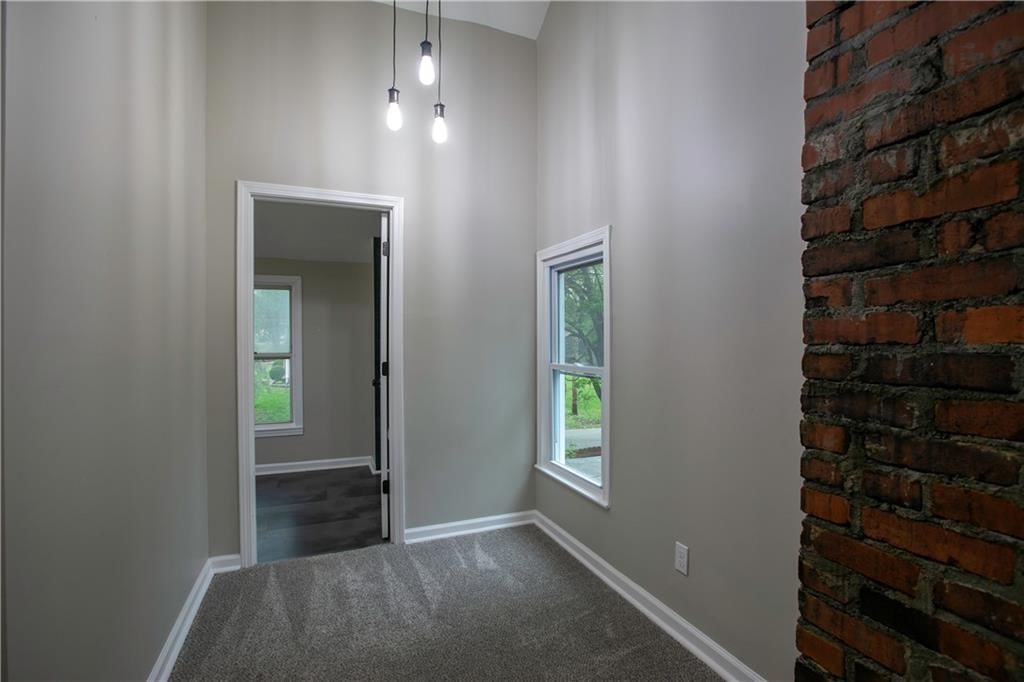 300 SE 1st Street — photo 18