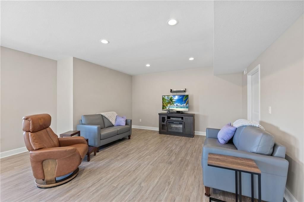 3405 N 109th Terrace — photo 36