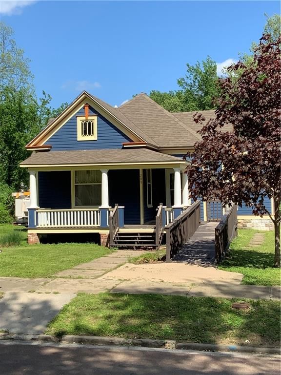 209 S Oak Street — photo 3
