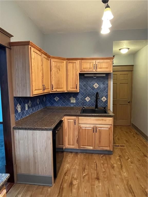 209 S Oak Street — photo 16