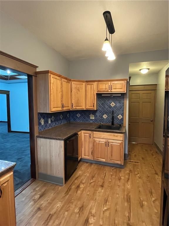 209 S Oak Street — photo 17