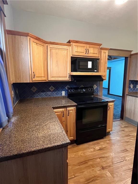 209 S Oak Street — photo 18