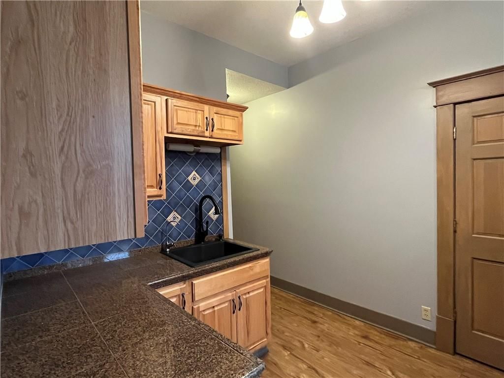 209 S Oak Street — photo 22