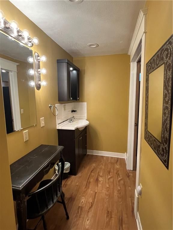 209 S Oak Street — photo 25