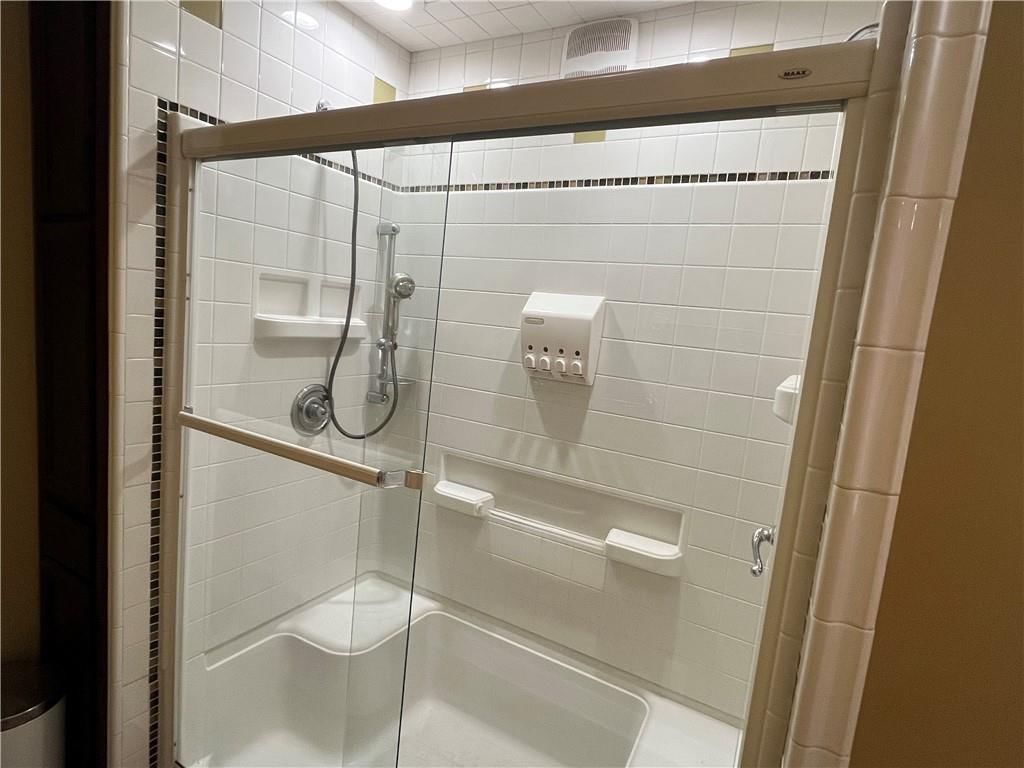 209 S Oak Street — photo 31