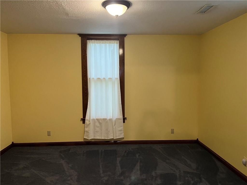 209 S Oak Street — photo 35