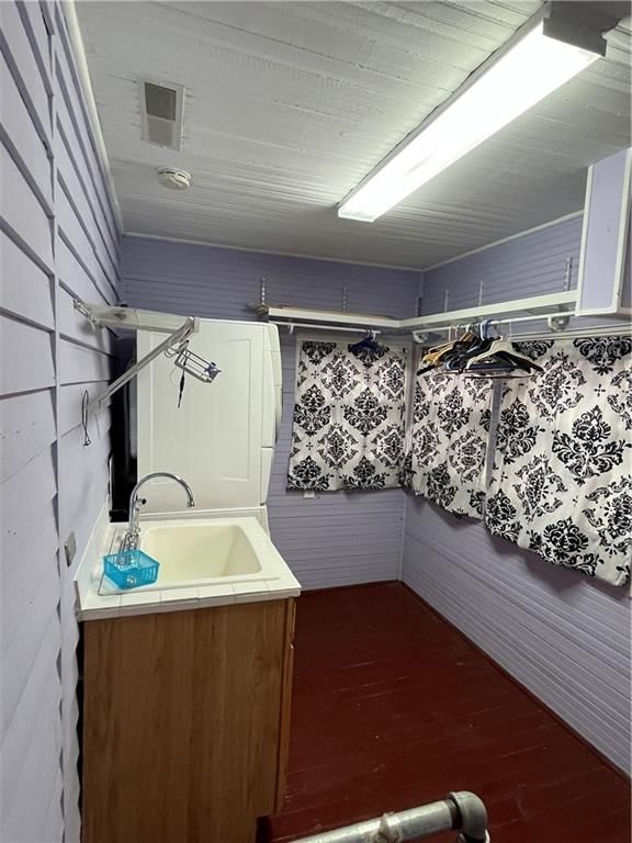 209 S Oak Street — photo 40