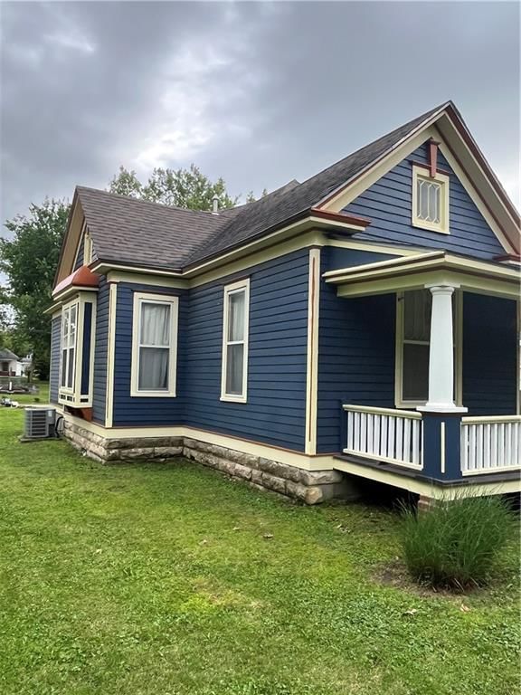 209 S Oak Street — photo 48