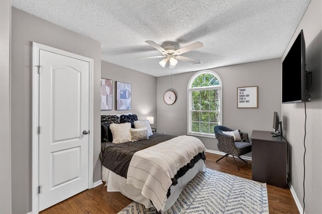 21612 W 100 Terrace — photo 24