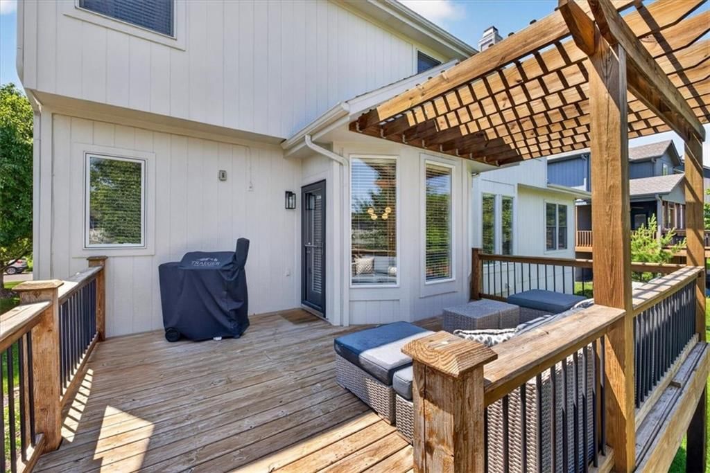 21612 W 100 Terrace — photo 35