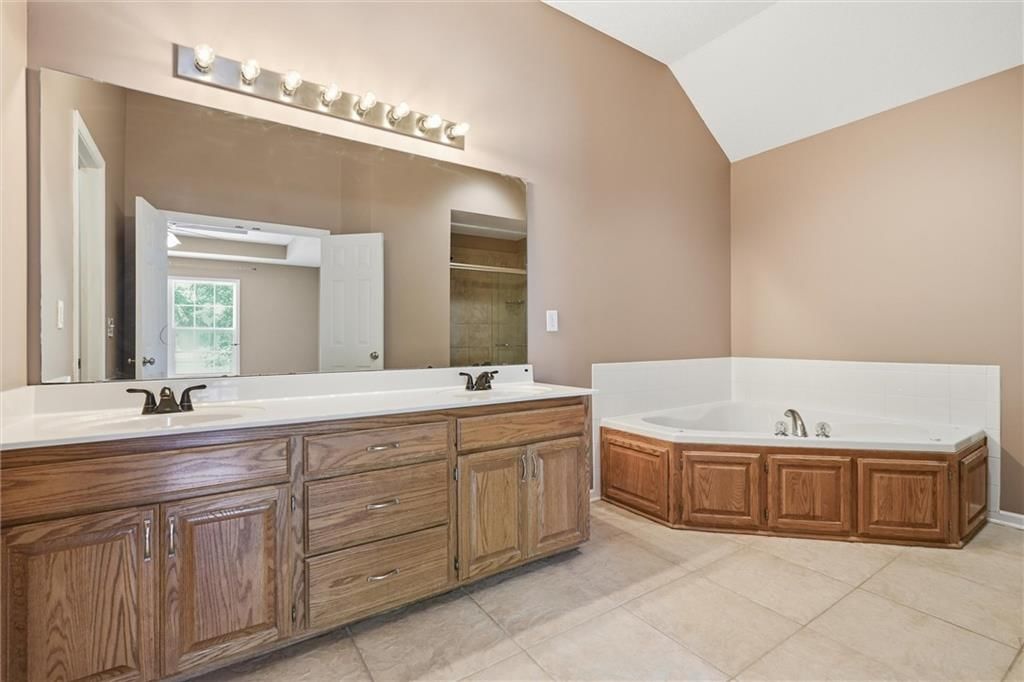 11416 N Madison Avenue — photo 16