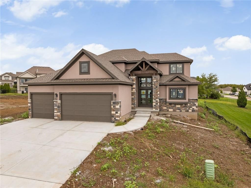 1000 Rannoch Drive, Raymore, MO: listing photo 2