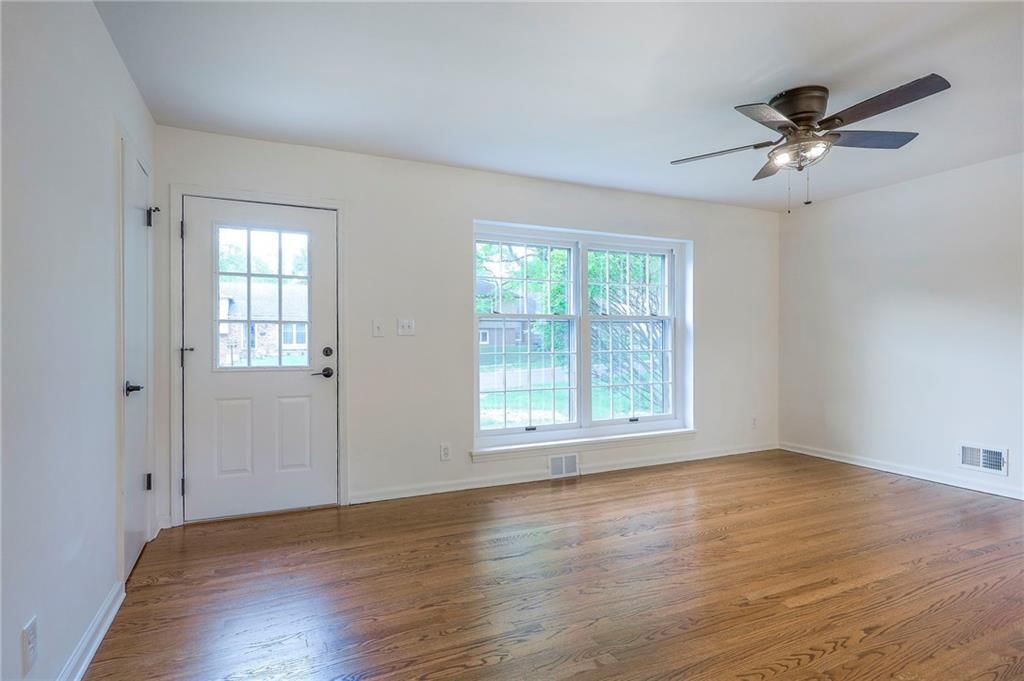 7622 W 97th Terrace — photo 3