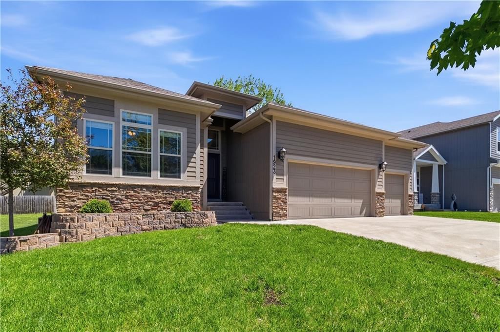 1923 S Cochise Avenue — photo 2