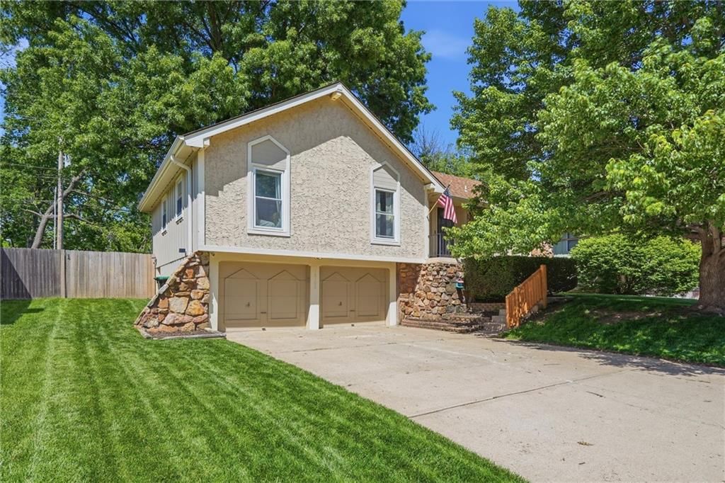 16100 E Cogan Drive, Independence, MO