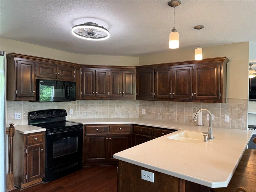 1052 Wyndham Drive — photo 8