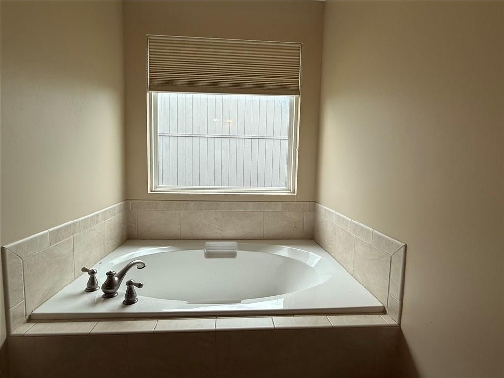 1052 Wyndham Drive — photo 18