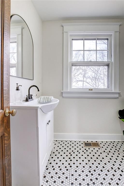 316 E Doniphan Street — photo 13