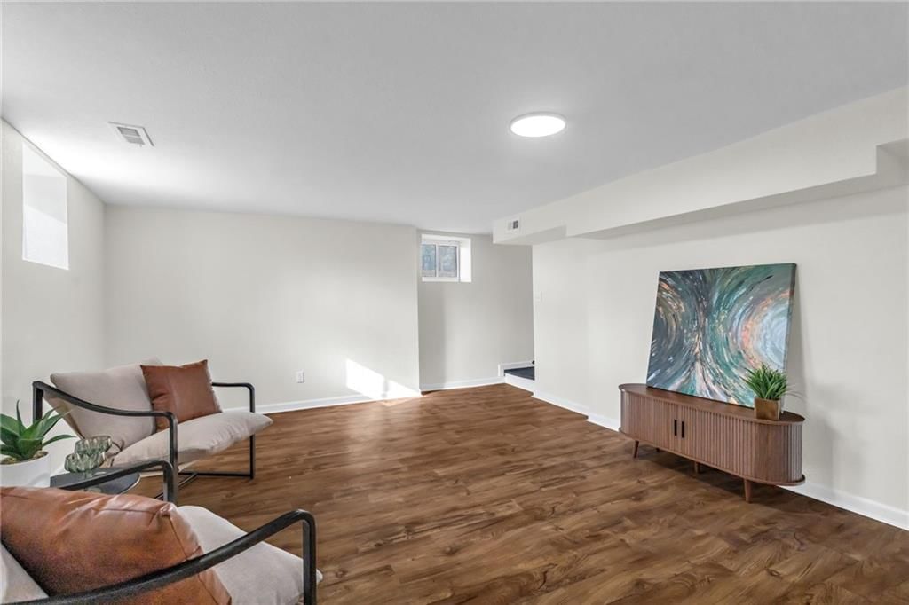 316 E Doniphan Street — photo 34
