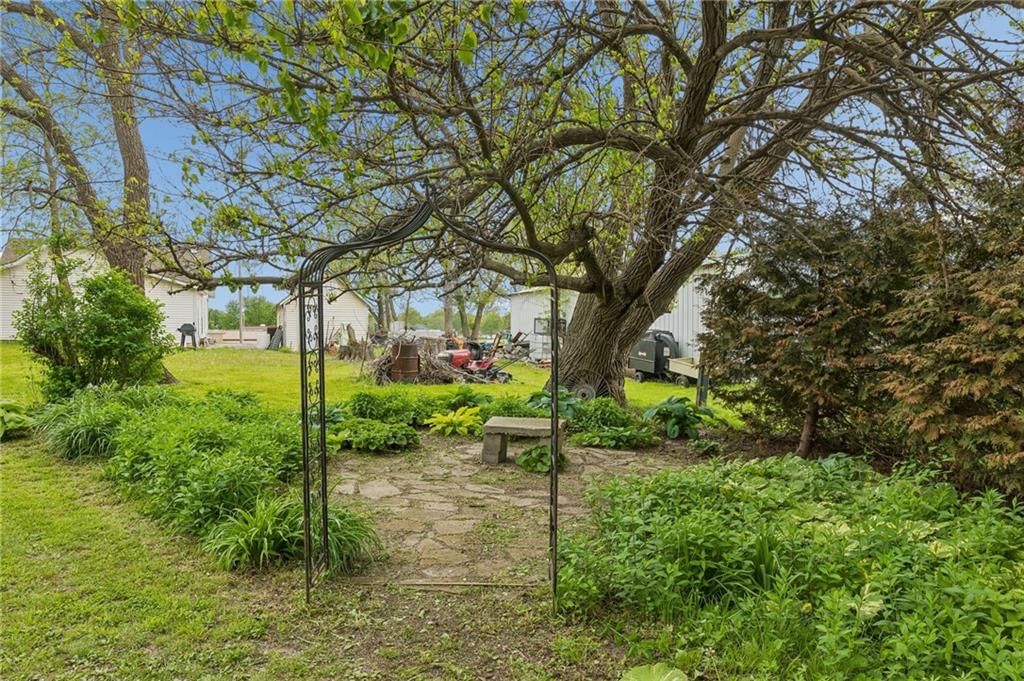 109 Maple Street — photo 41
