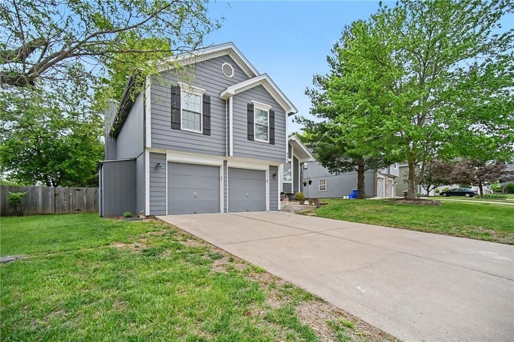 909 NE Michael Drive — photo 3