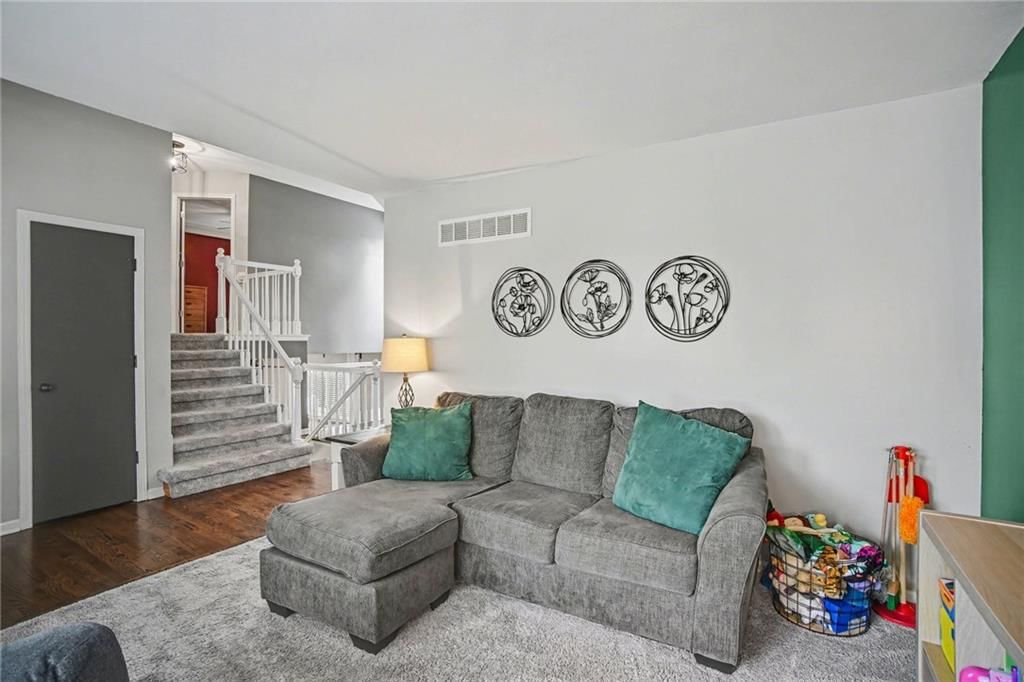 909 NE Michael Drive — photo 7