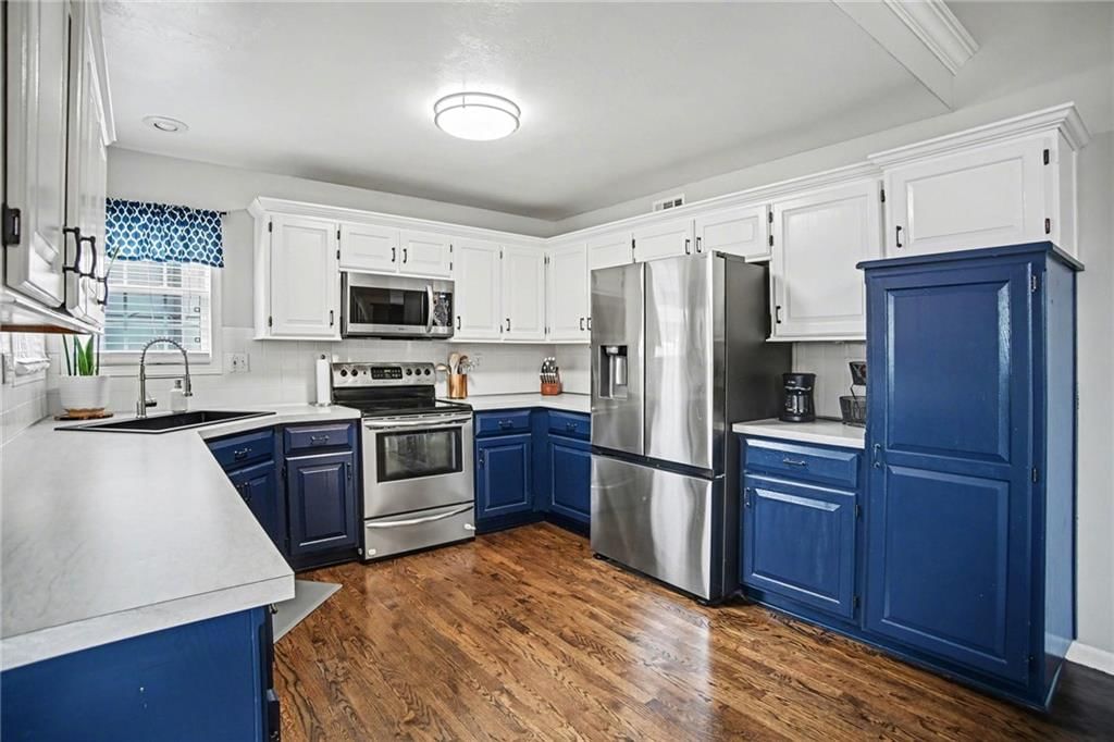 909 NE Michael Drive — photo 10
