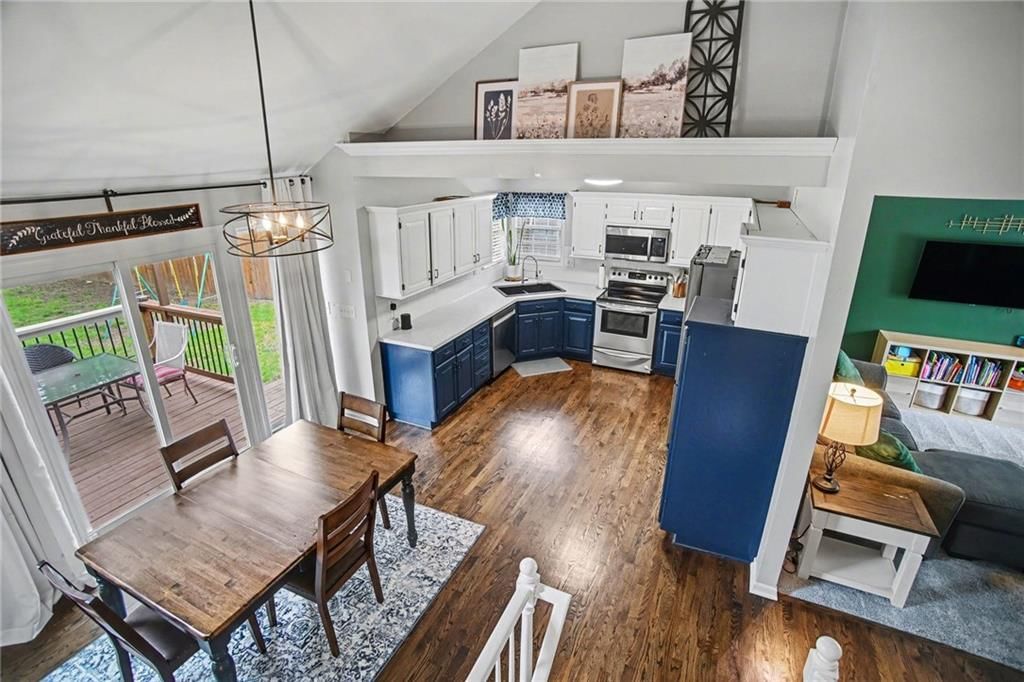 909 NE Michael Drive — photo 13