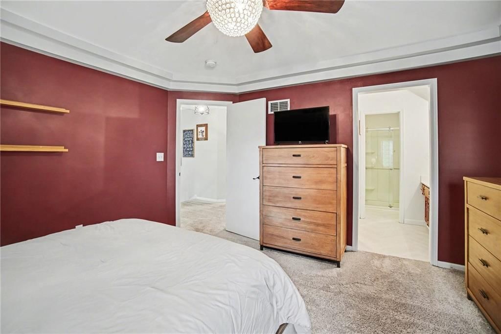909 NE Michael Drive — photo 16