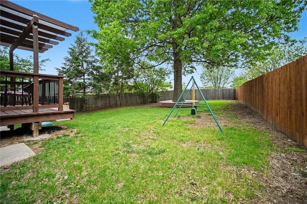 909 NE Michael Drive — photo 30