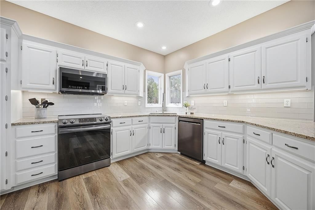 14712 Glenwood Avenue — photo 7