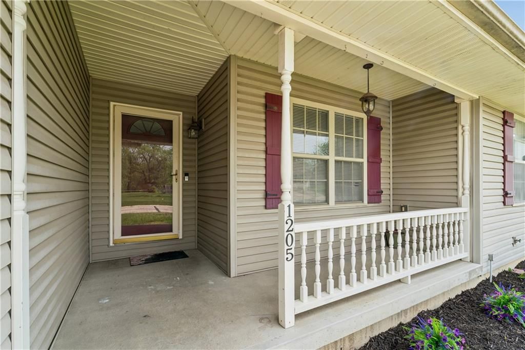 1205 Woods Drive — photo 4