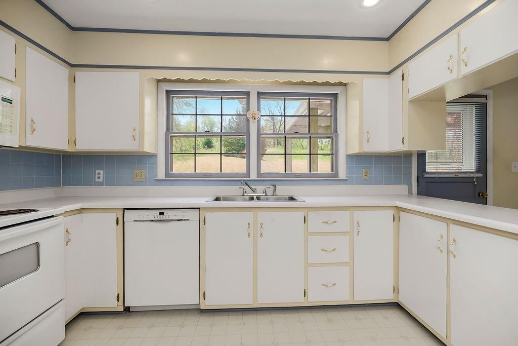 910 NW South Shore Drive — photo 10