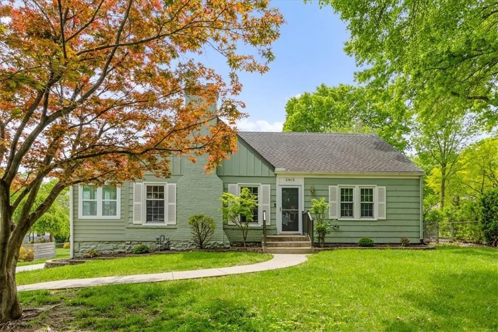 2813 W 51st Street, Westwood, KS