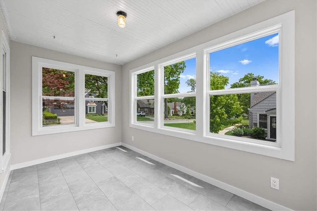 2813 W 51st Street — photo 11