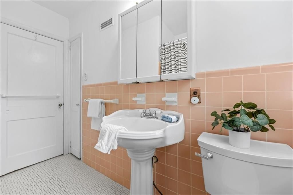 2813 W 51st Street — photo 21