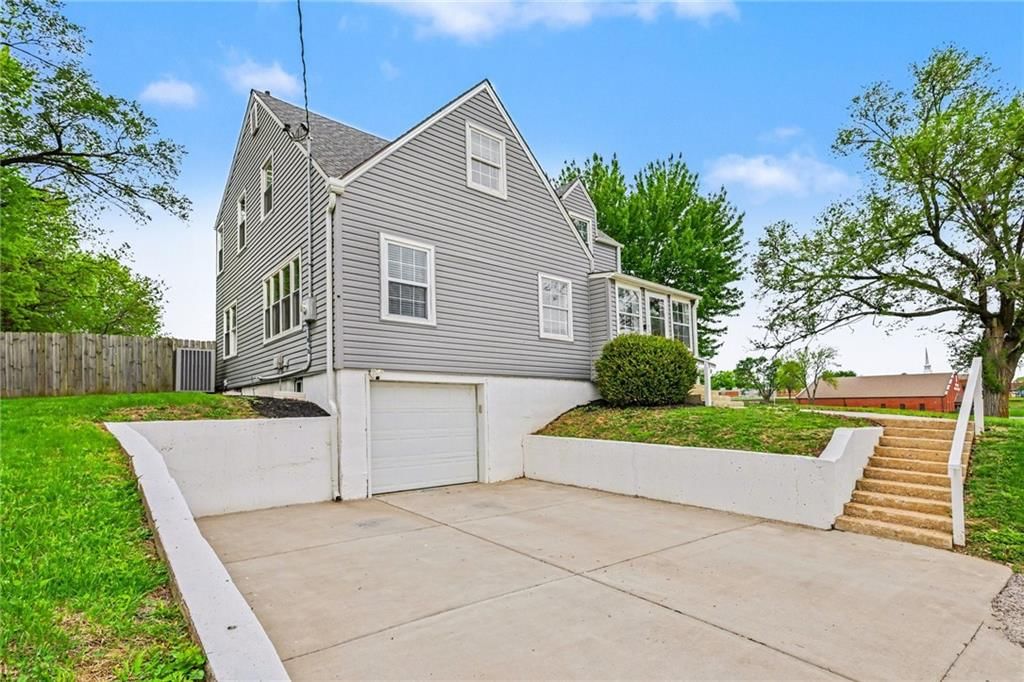 645 NE Barry Road — photo 3