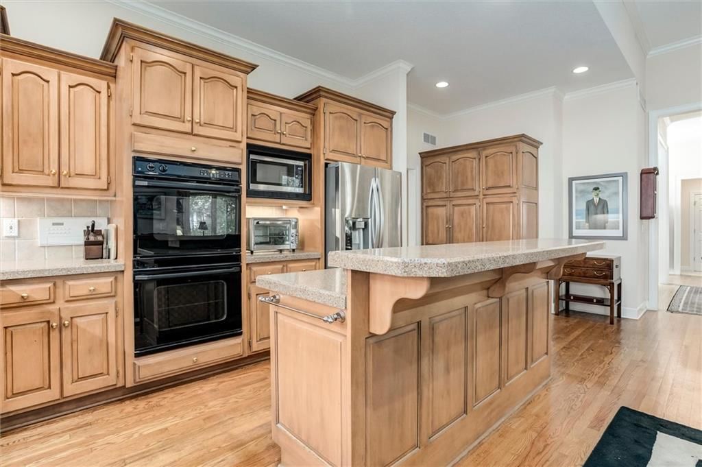 9118 Walmer Street — photo 15