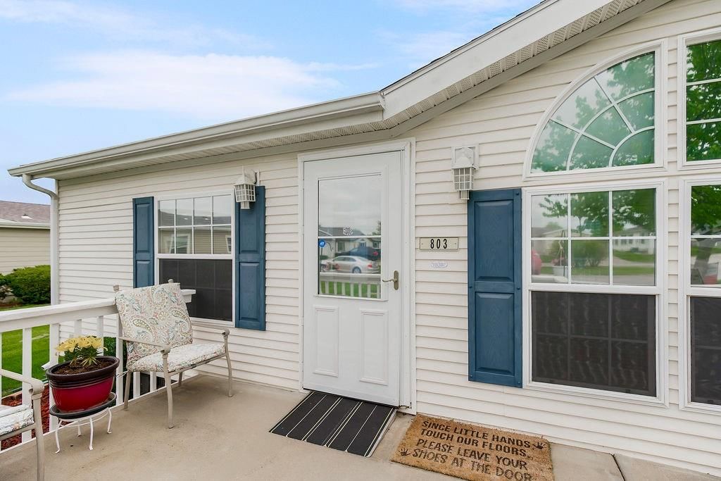 803 Pine Court — photo 2