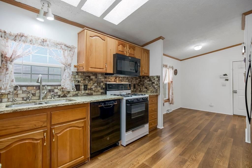 803 Pine Court — photo 12