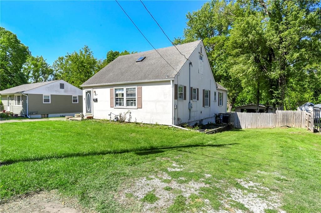 3204 S Sterling Avenue — photo 2