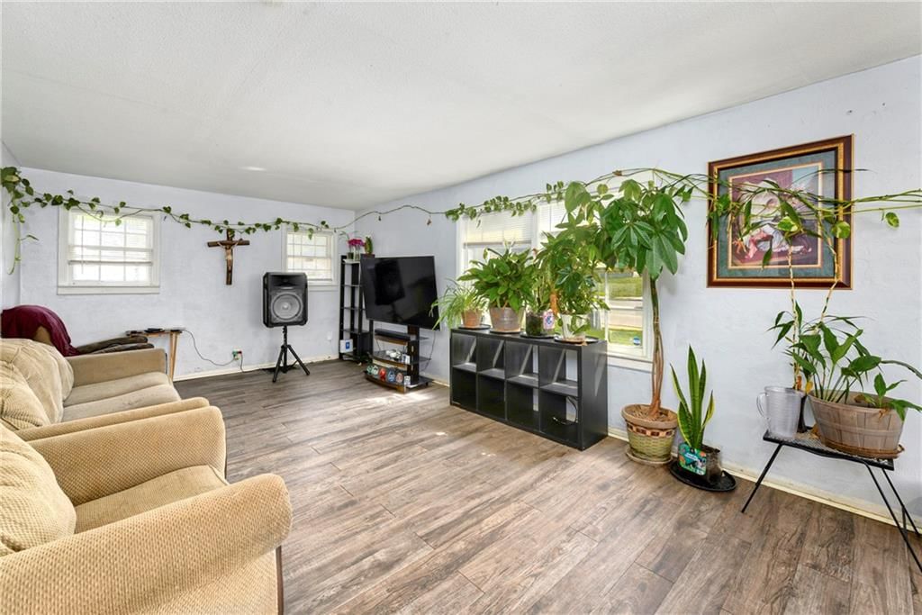 3204 S Sterling Avenue — photo 5