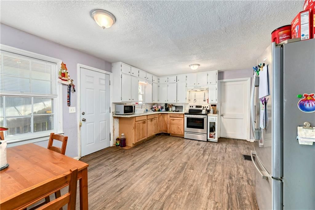 3204 S Sterling Avenue — photo 8