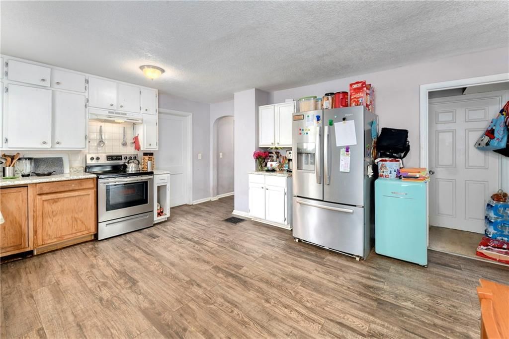 3204 S Sterling Avenue — photo 9
