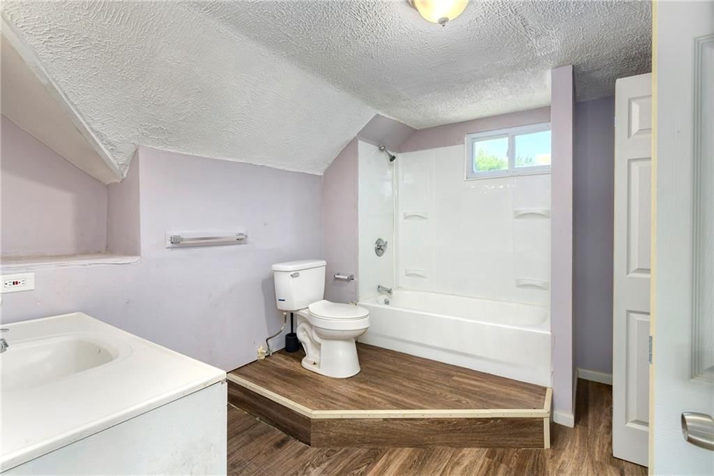 3204 S Sterling Avenue — photo 25