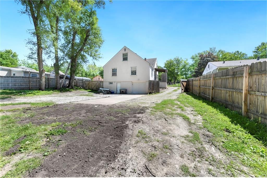 3204 S Sterling Avenue — photo 33